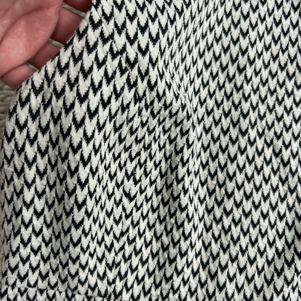 LOFT Petite Black and White Print Skater Dress Sz 2 Sleeveless Knit Mod Comfort - Picture 5 of 16